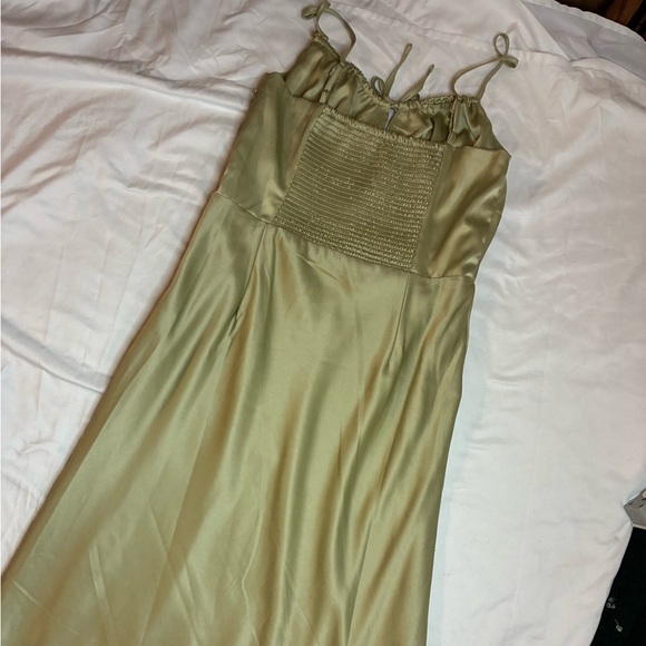 Ardene Women’s Light Green Satin Midi Dress Size Medium - Picture 8 of 10